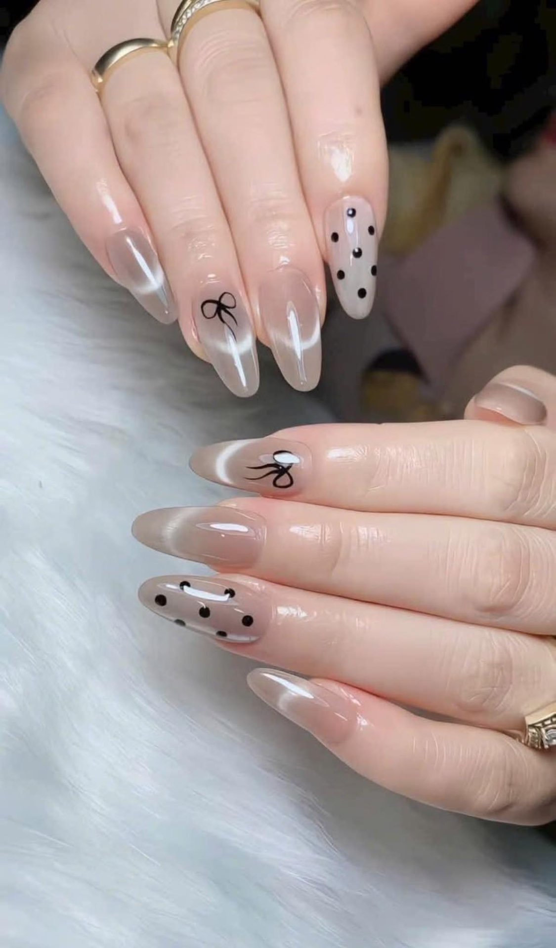 Bow & dot minimal
